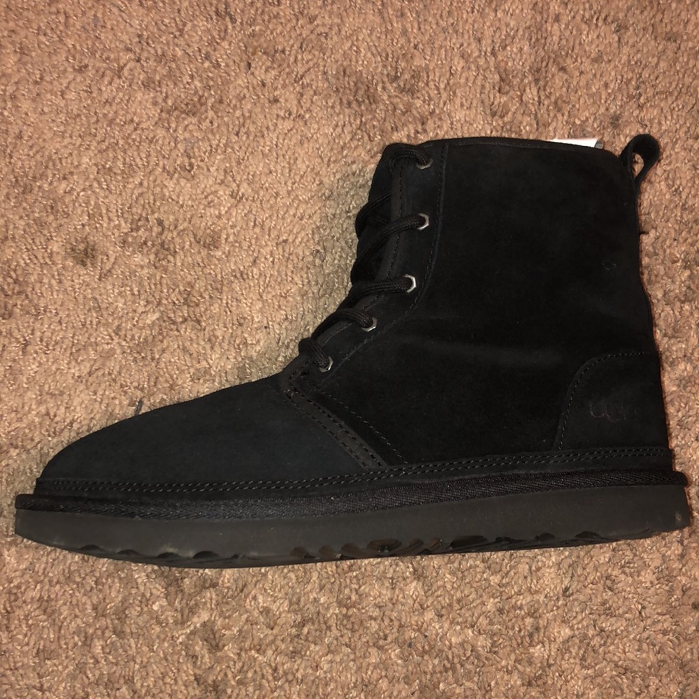 UGGS - Picture 5 of 8